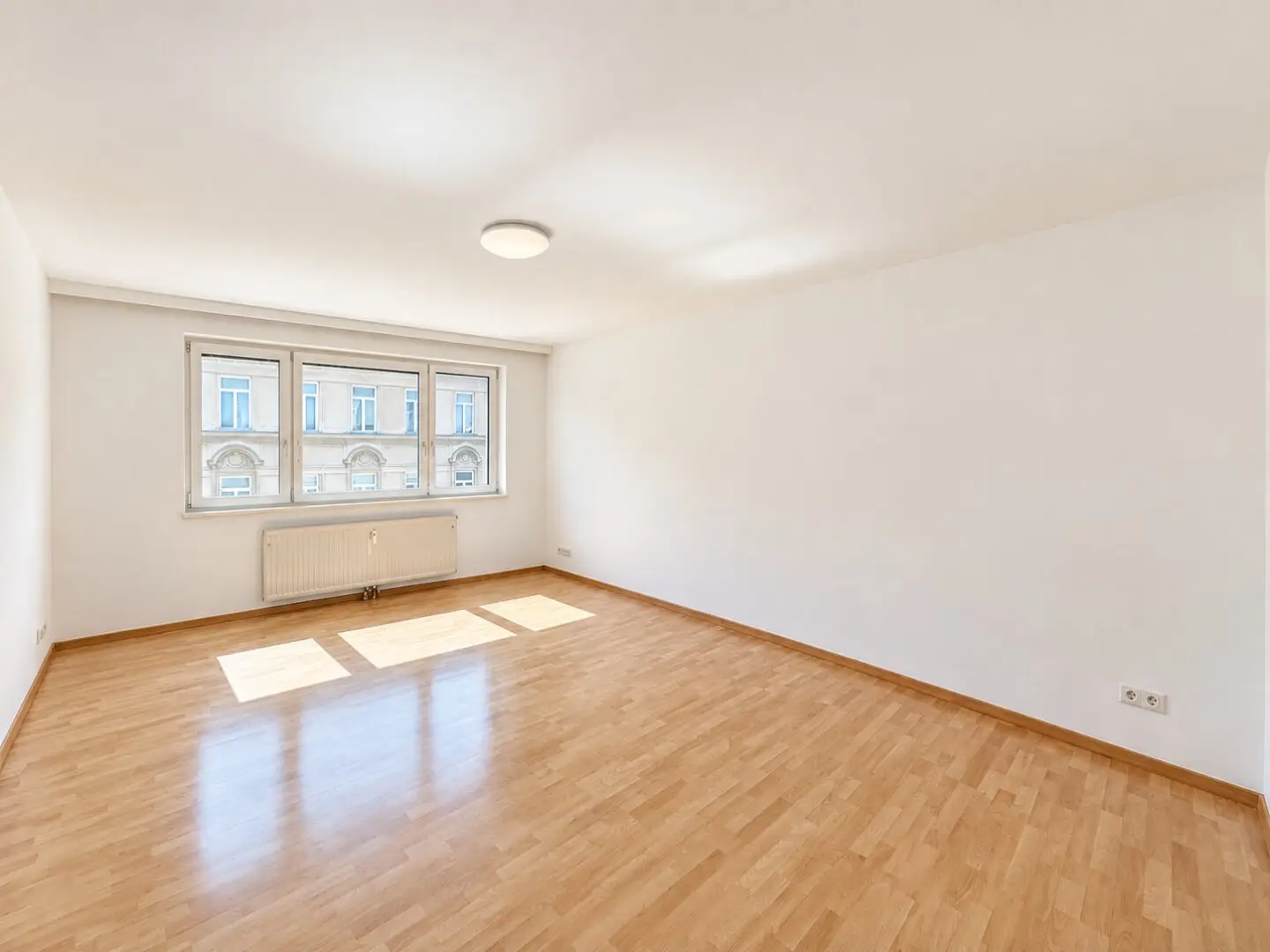 RENOVIERTE 3-ZIMMER-WOHNUNG | ca. 68m² WFL | 5. Liftstock | Gartennutzung