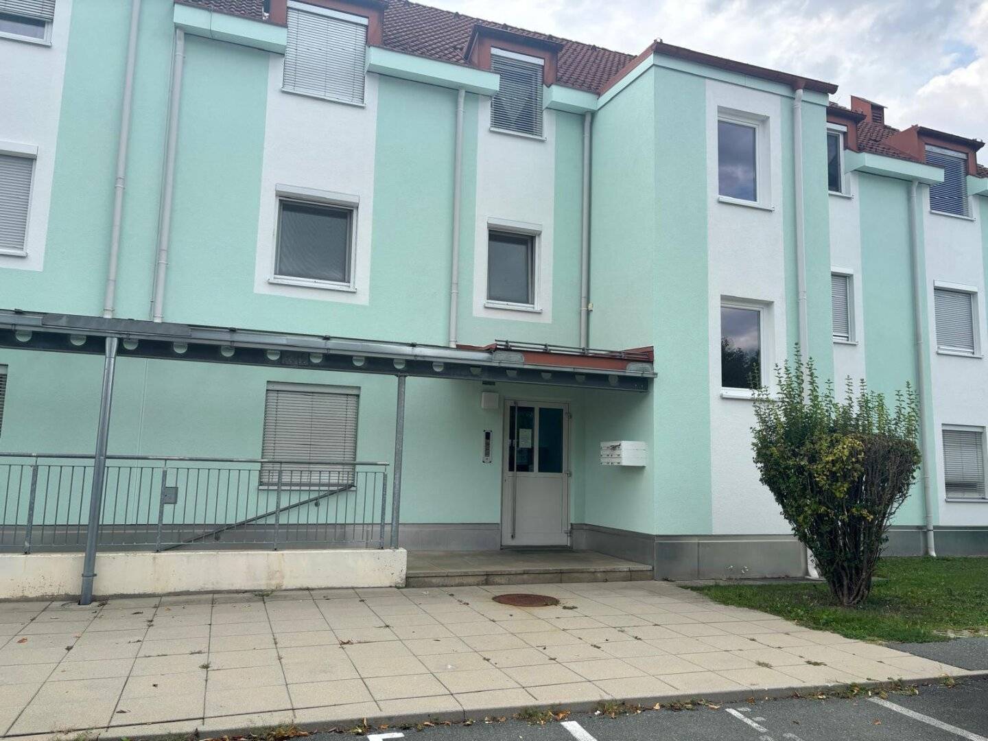Attractive investment apartment with terrace and private garden in central location near Graz