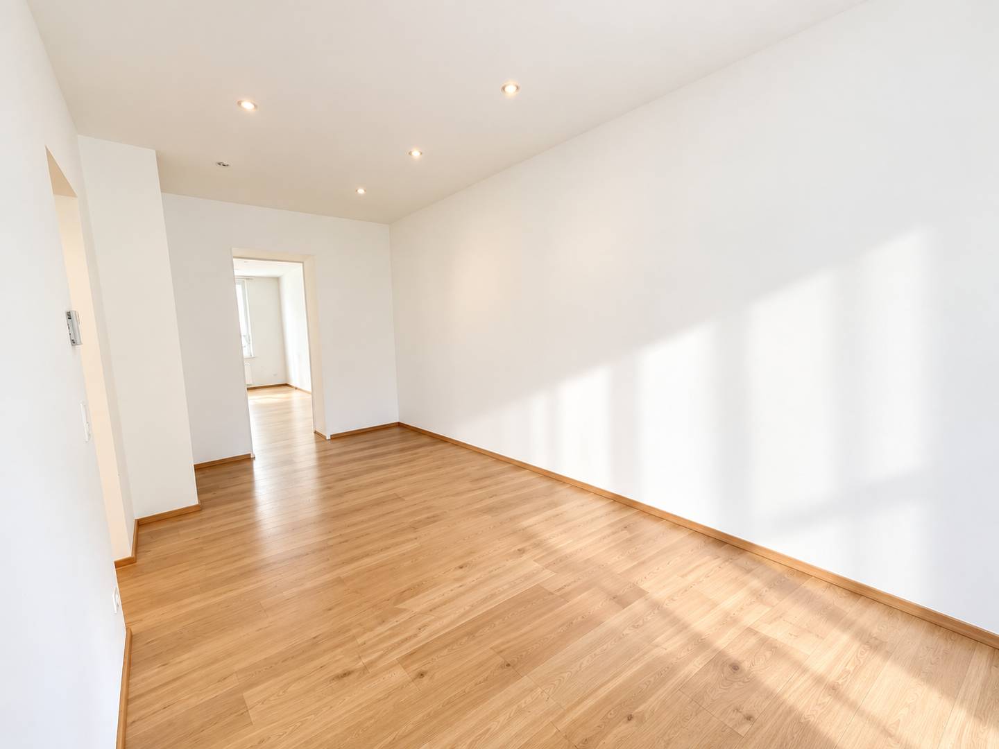 Helle Altbauwohnung in Saggen frisch saniert teilmöbliert