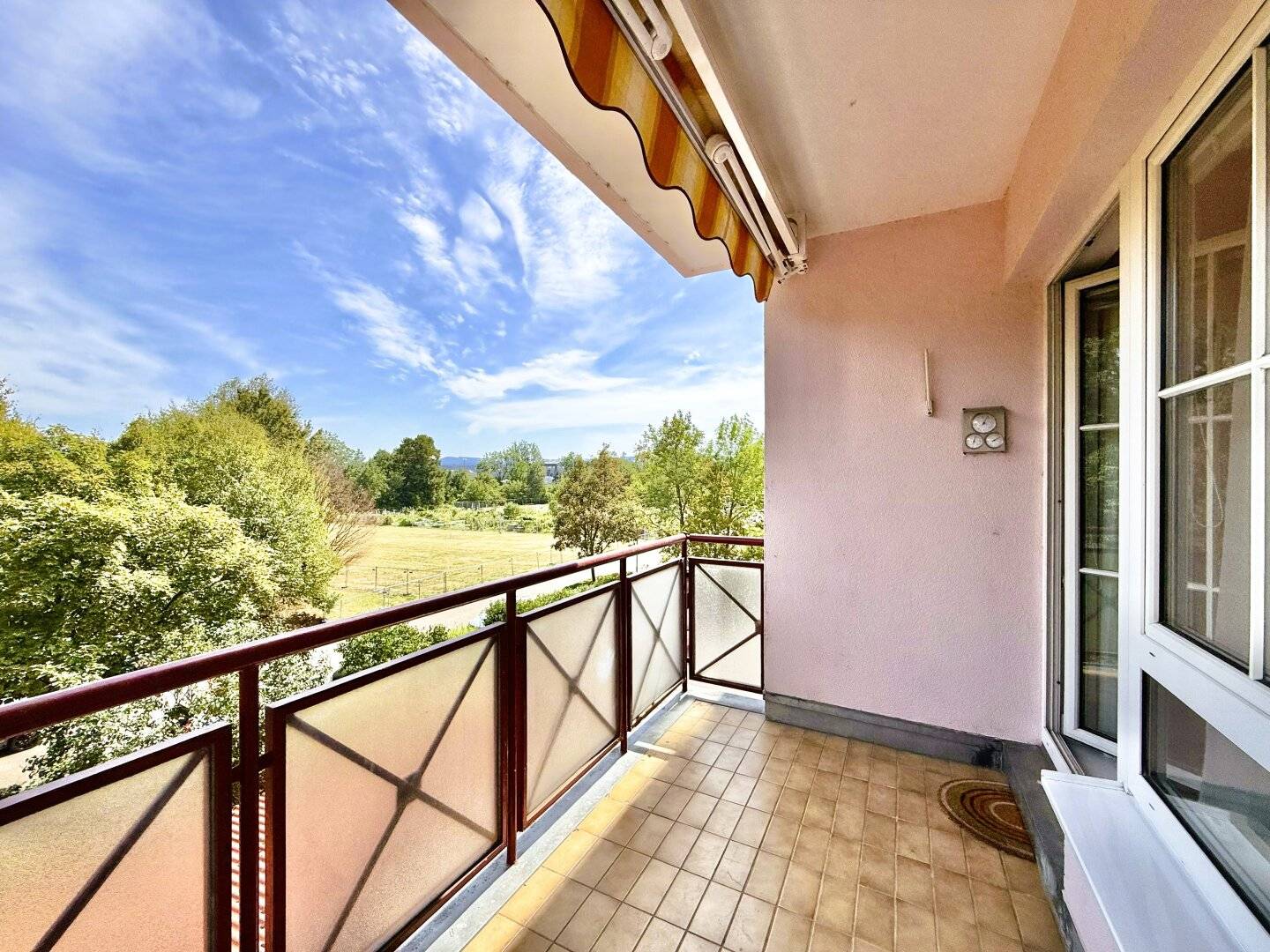 WOHNEN mit WEITBLICK | 2 Zimmer | ca. 55 m² WFL | Loggia | 2. Liftstock | PKW-Stellplatz
