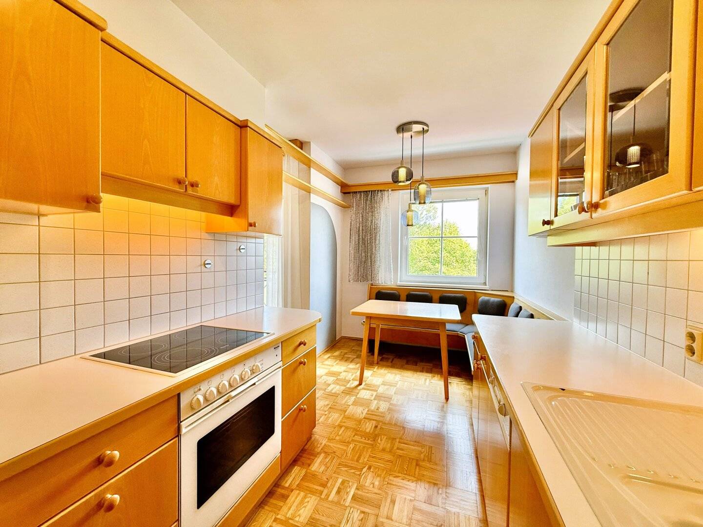 WOHNEN mit WEITBLICK | 2 Zimmer | ca. 55 m² WFL | Loggia | 2. Liftstock | PKW-Stellplatz