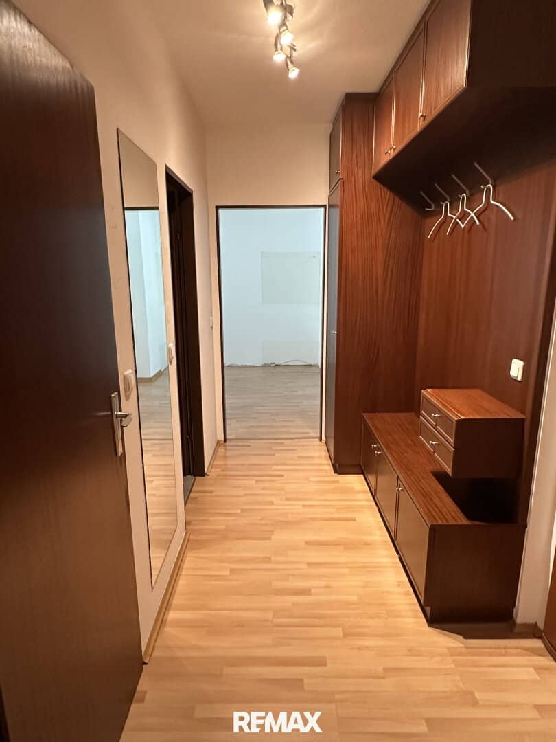 Top located 2-room apartment in Urfahr with loggia, elevator, garage and communal garden near JKU