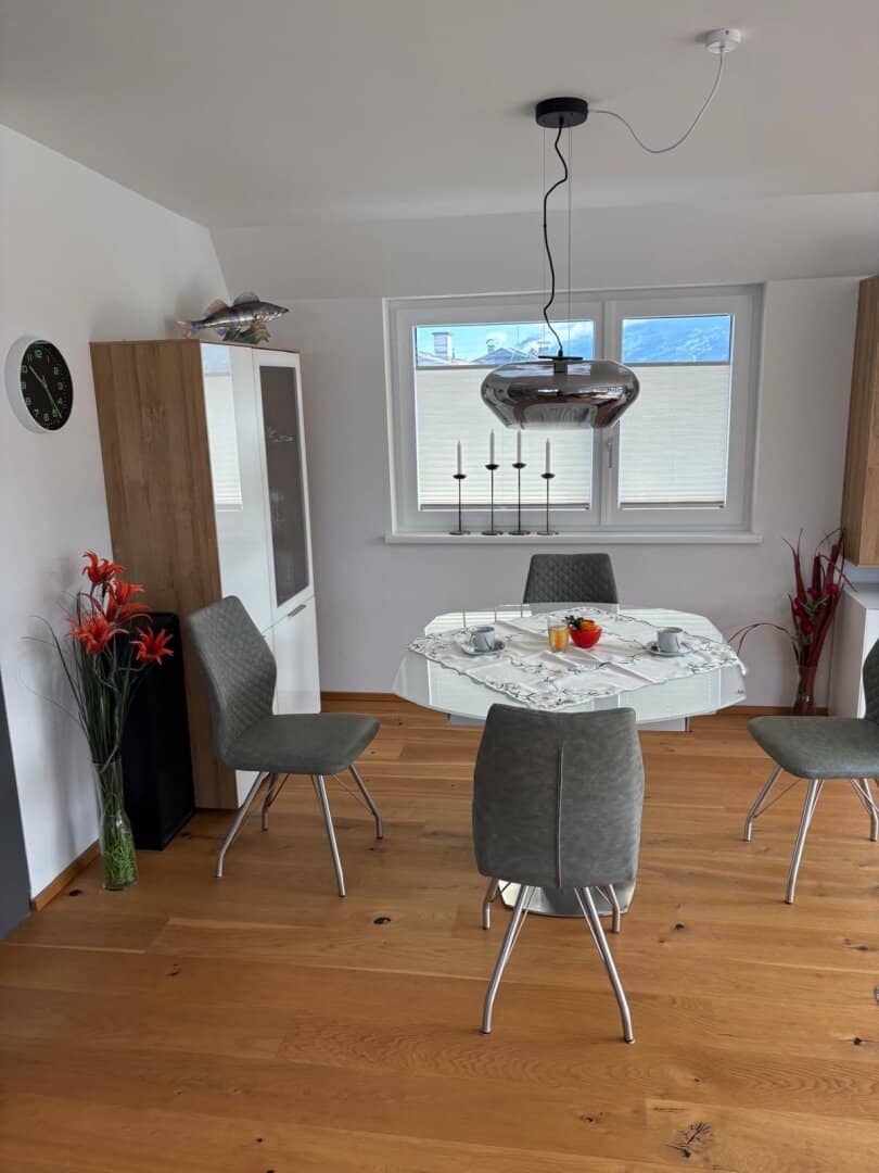 Modern 3-room top-floor apartment with large terrace in Weer