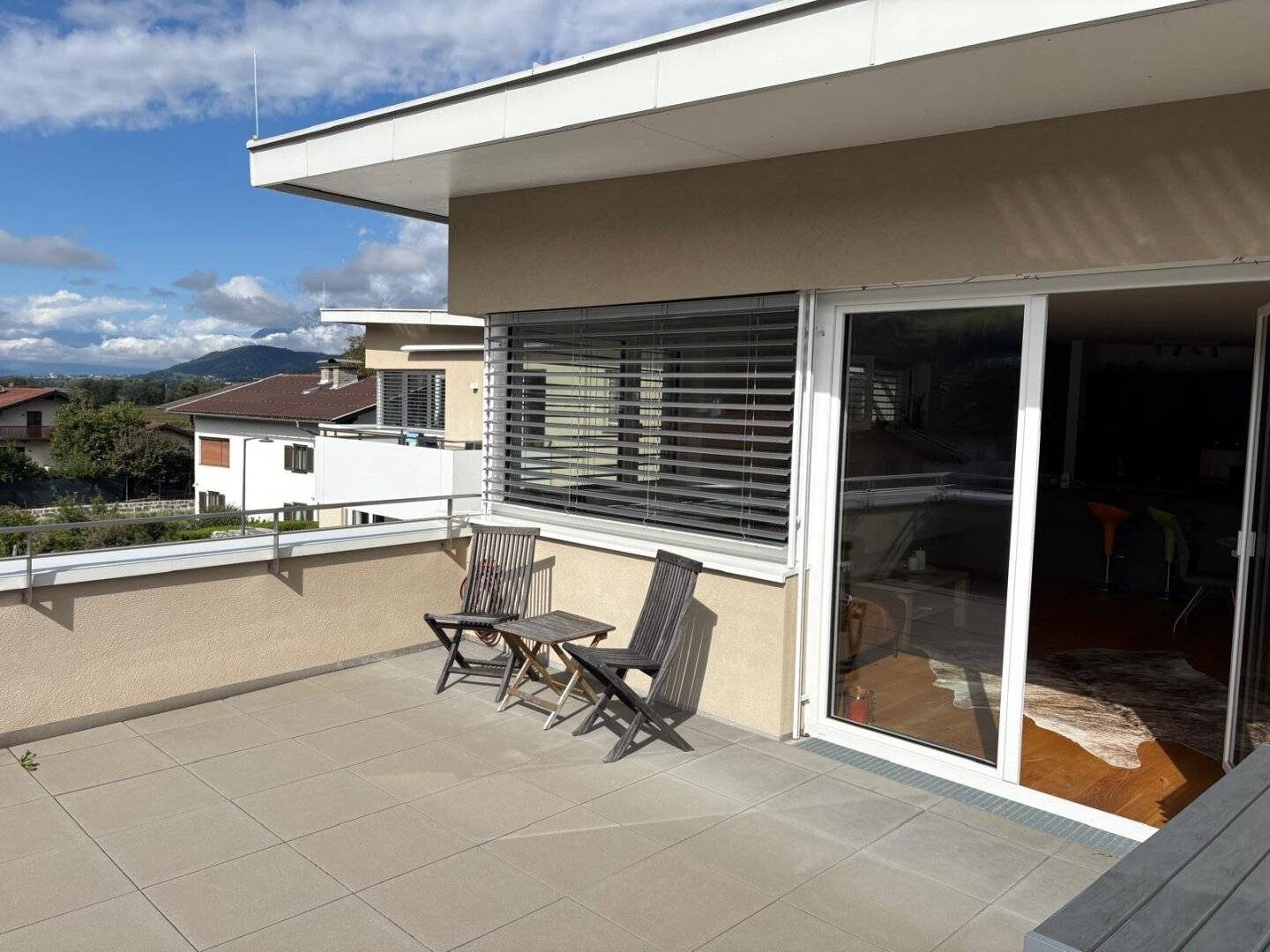 Modern 3-room top-floor apartment with large terrace in Weer