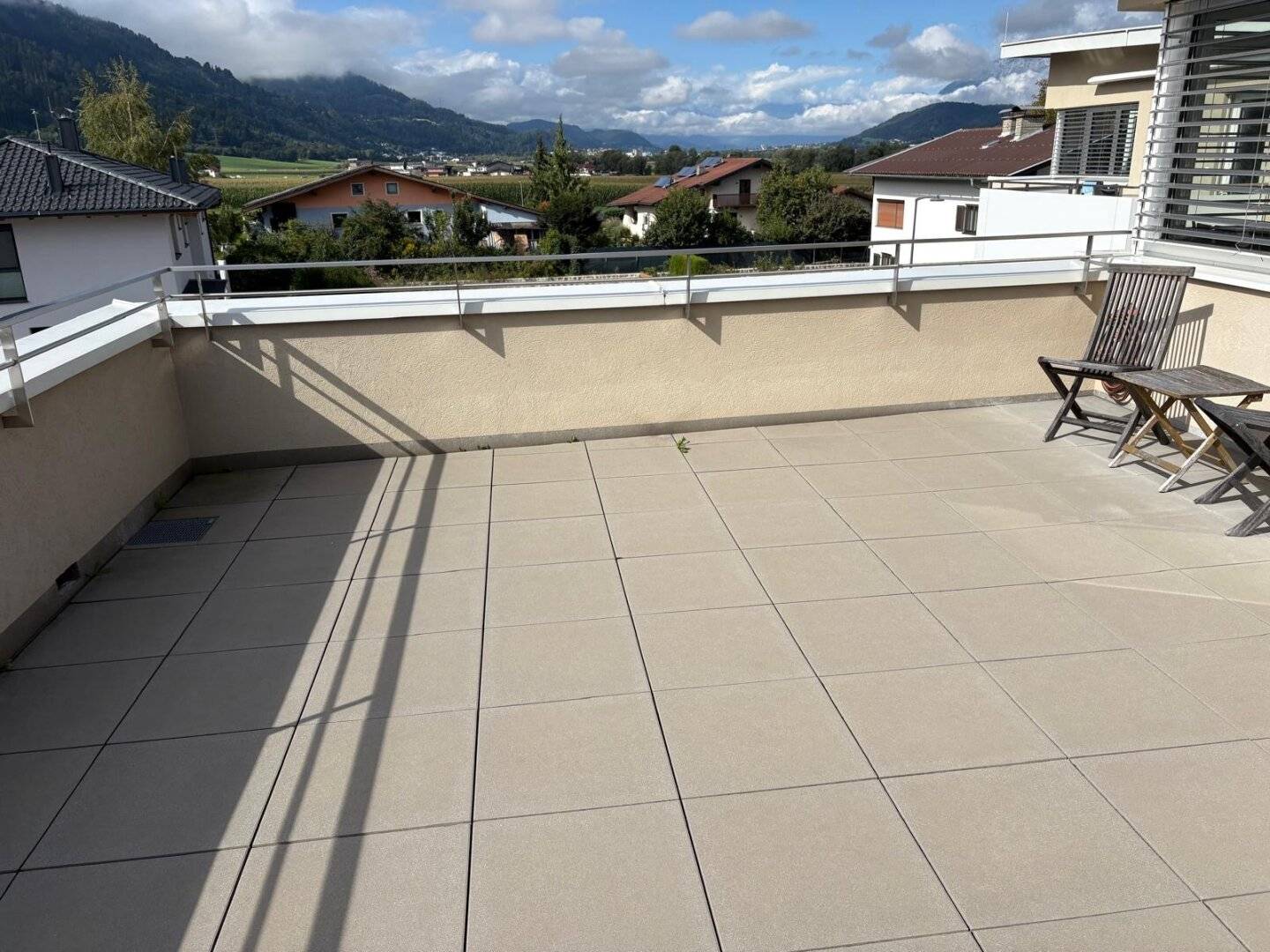 Modern 3-room top-floor apartment with large terrace in Weer