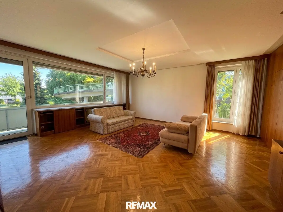 Großzügige, renovierungsbedürftige 4,5-Zimmer-Wohnung mit Loggia in Top-Lage in St. Martin