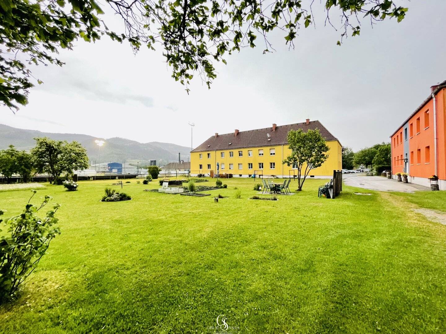 Exclusive 3-room apartment with large communal garden, green surroundings and great connections