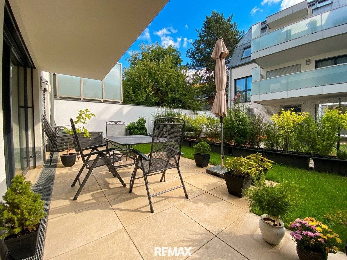Courtyard-facing garden apartment near Benjowskipark by Siegesplatz/Asperner Löwe