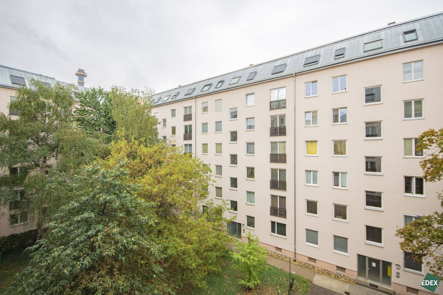 Spacious 3-room apartment with loggia Close to the Danube Canal