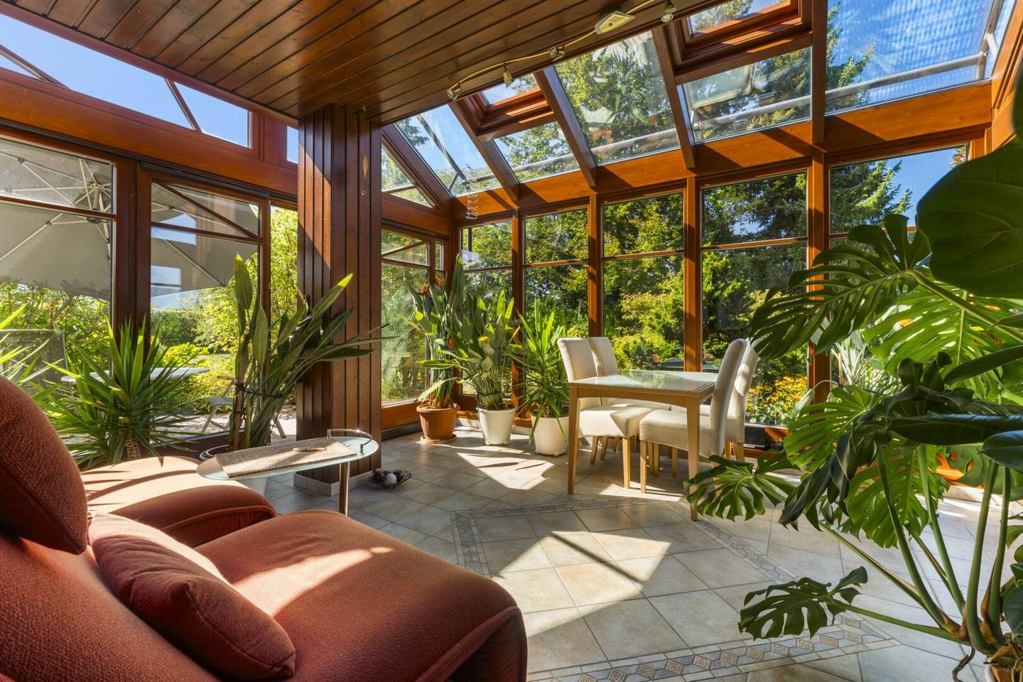 Pichling: Großzügiges Wohnhaus mit ca. 149 m² Wohnfläche inkl. Wintergarten, Wellnessbereich &amp; weitläufiger Gartenanlage