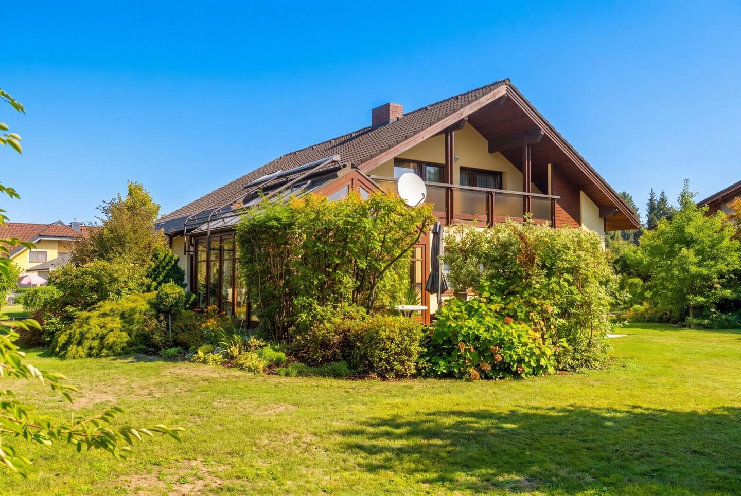 Pichling: Großzügiges Wohnhaus mit ca. 149 m² Wohnfläche inkl. Wintergarten, Wellnessbereich &amp; weitläufiger Gartenanlage