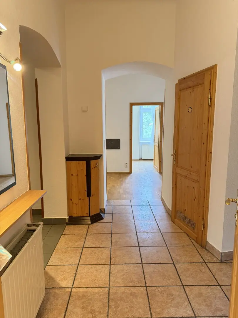 Wohnung mit Einlegerwohnung!