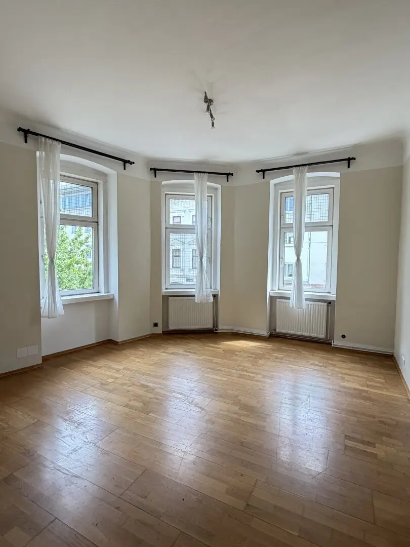 Wohnung mit Einlegerwohnung!
