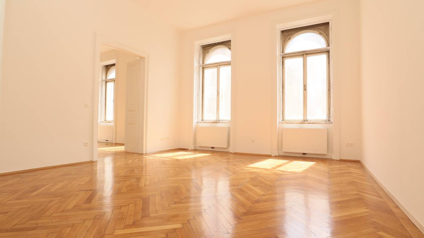 Like-new Urban Living!
