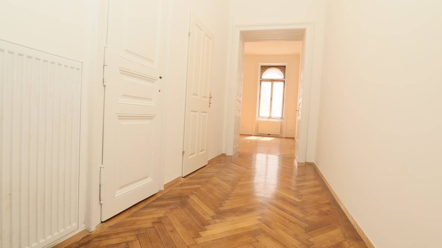 Like-new Urban Living!