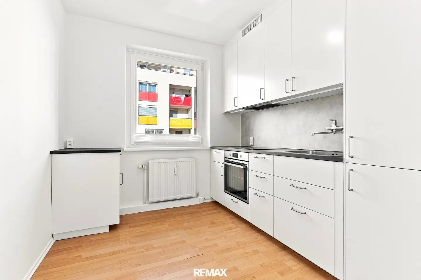Central living, relaxed living – 2-room apartment with loggia near the city center