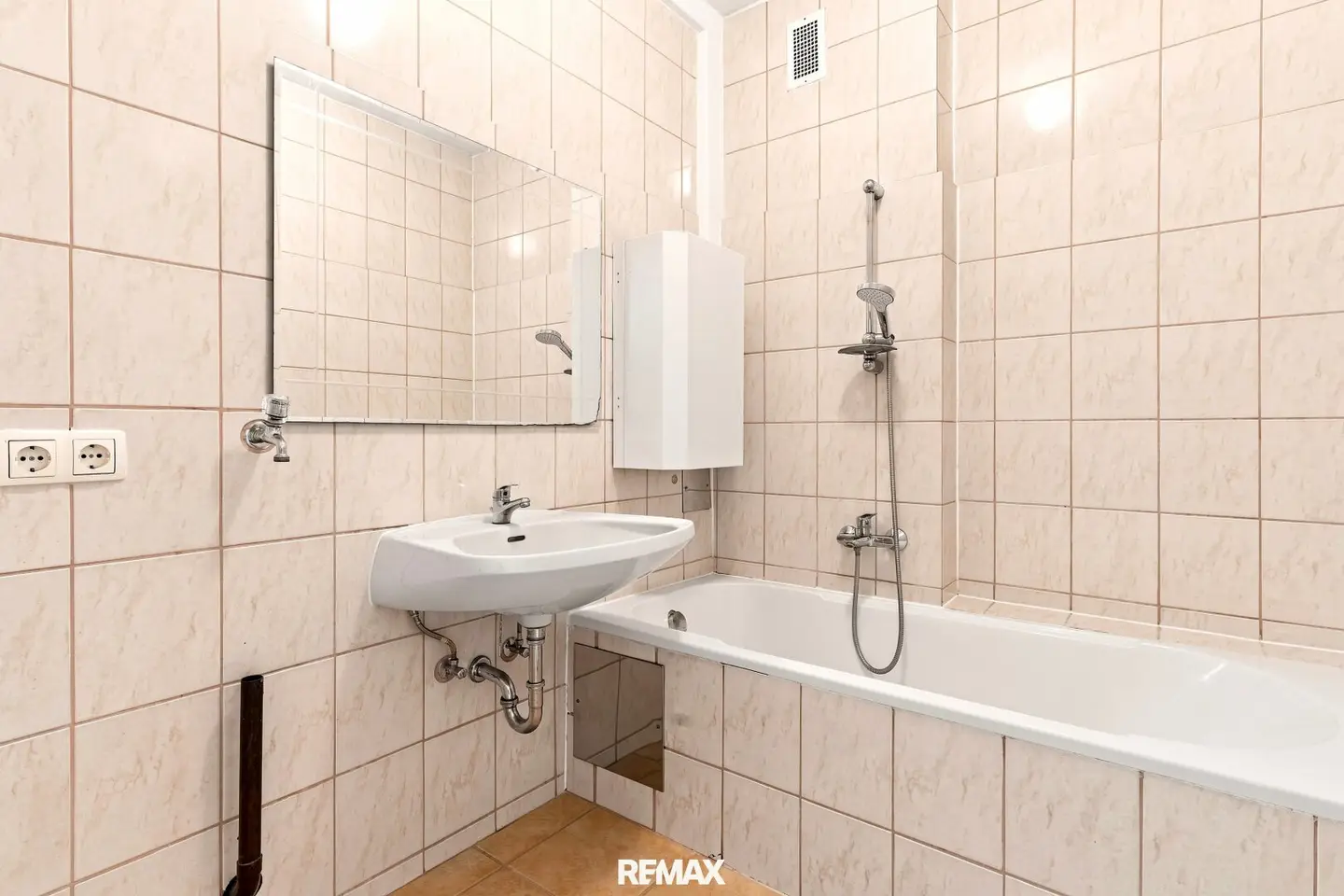 Central living, relaxed living – 2-room apartment with loggia near the city center