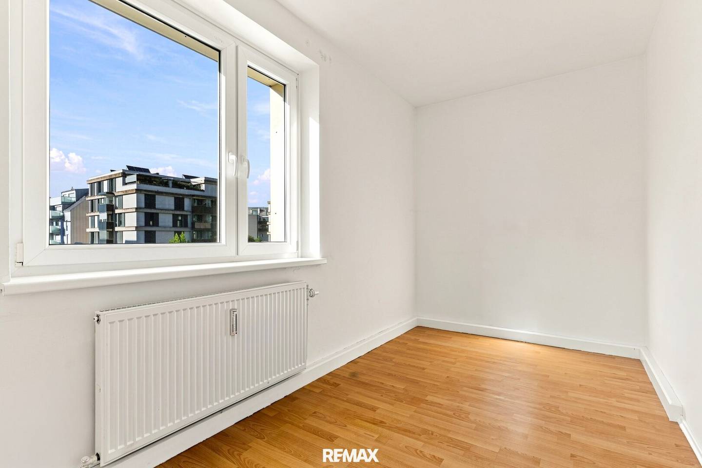 Central living, relaxed living – 2-room apartment with loggia near the city center