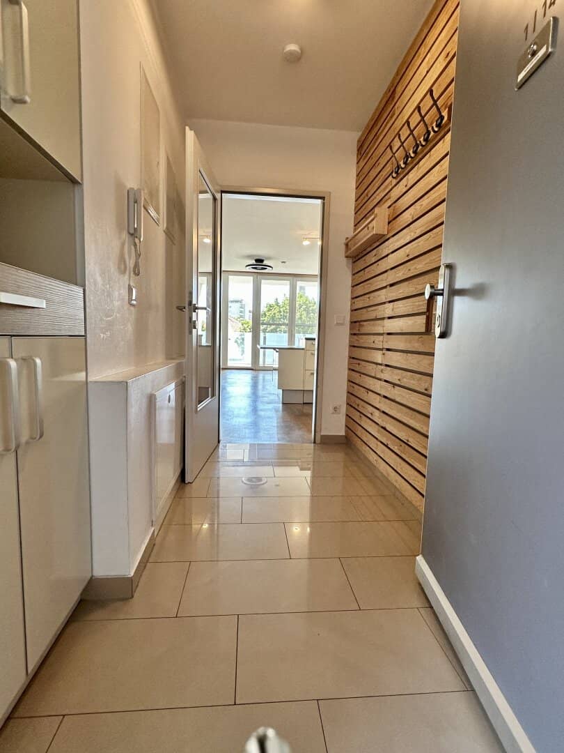 Sonnige 4 Zimmer Wohnung - 2 Badezimmer - Loggia mit Fernblick - Garagenplatz!