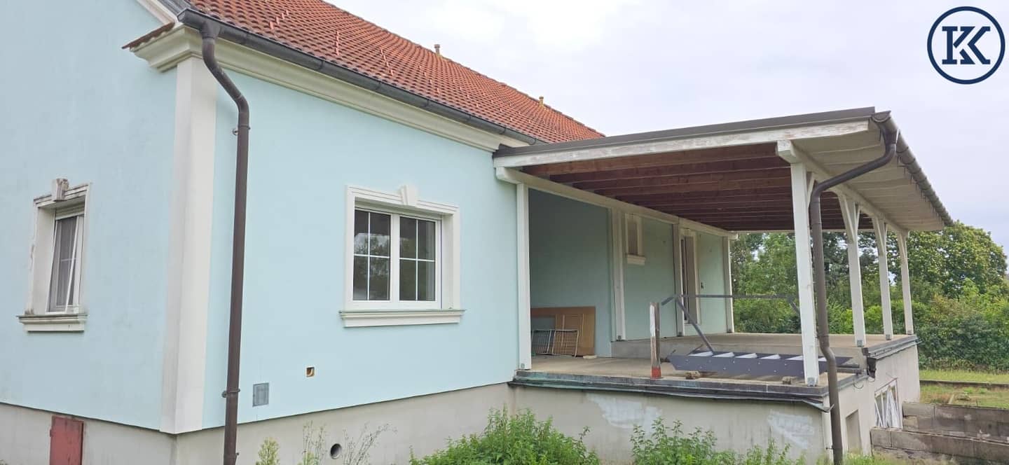 Dream plot of 2.345 m²: Spacious single-family house in Neutal with much potential and character