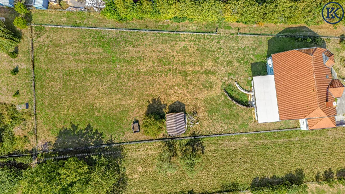 Traumgrundstück auf 2.345 m²: Großzügiges Einfamilienhaus in Neutal mit viel Potenzial und Charakter