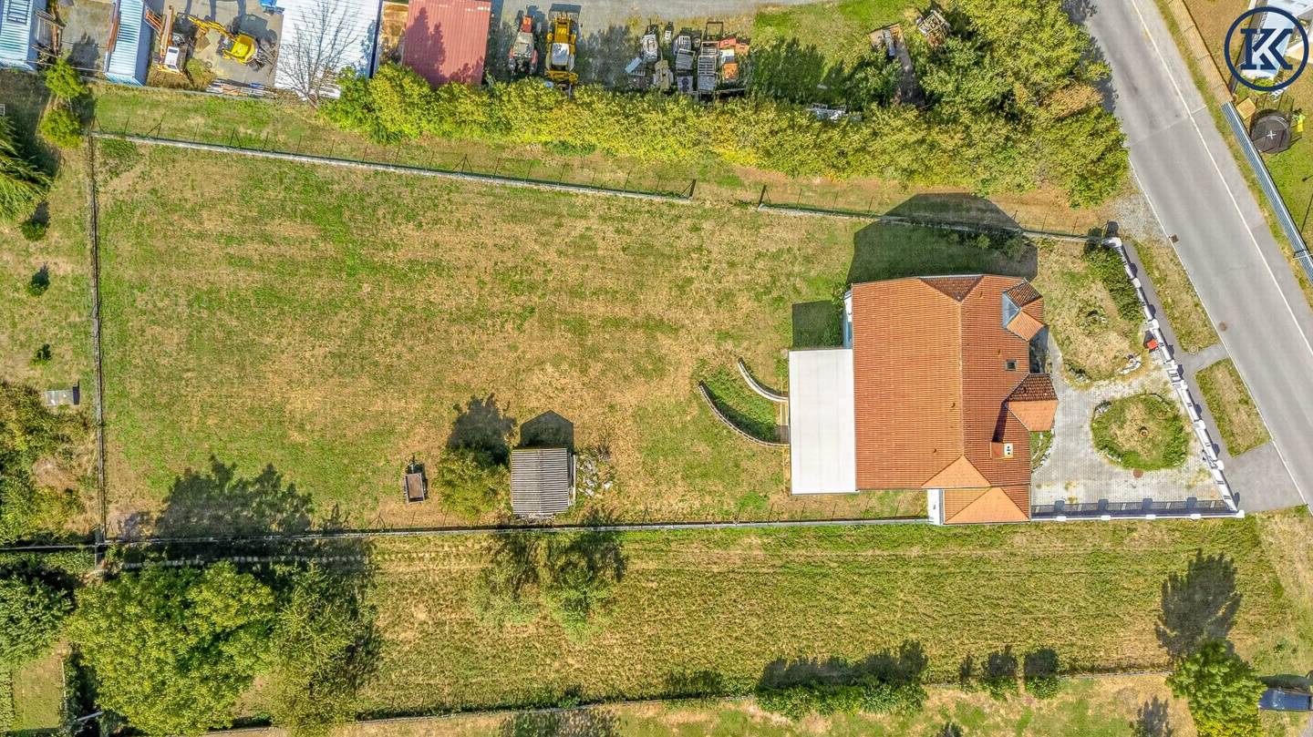 Traumgrundstück auf 2.345 m²: Großzügiges Einfamilienhaus in Neutal mit viel Potenzial und Charakter
