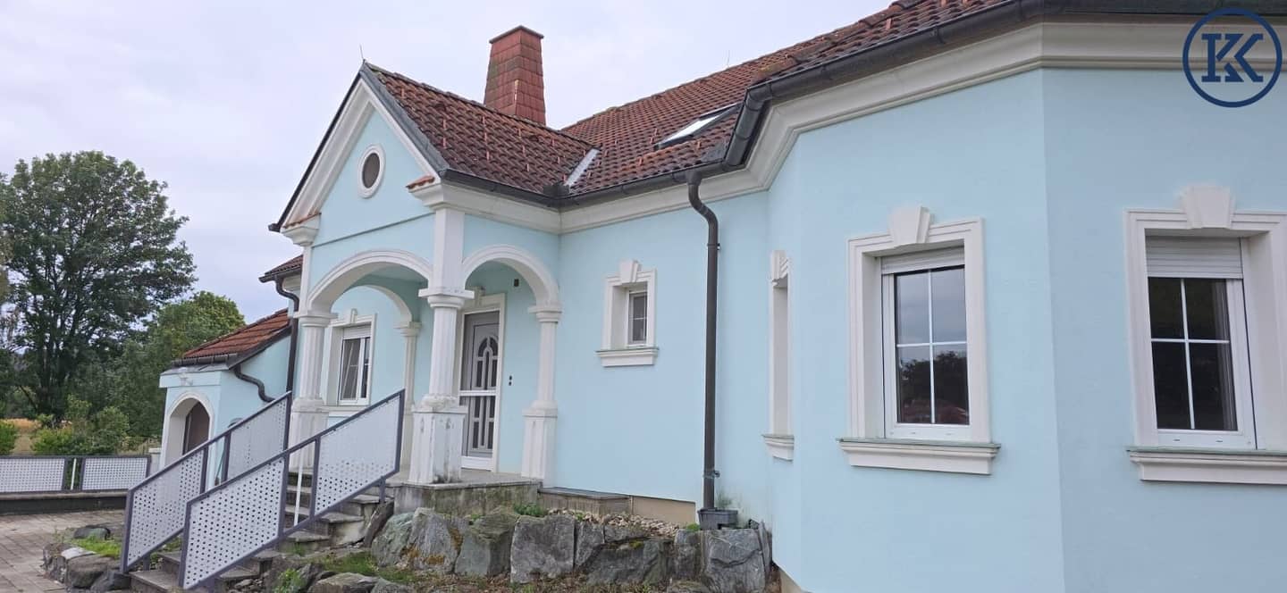 Dream plot of 2.345 m²: Spacious single-family house in Neutal with much potential and character