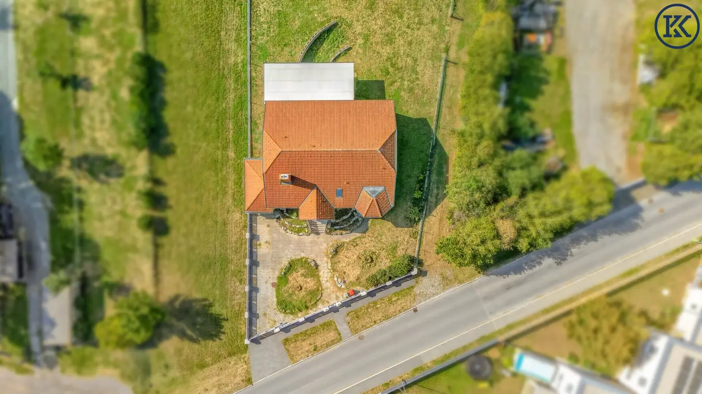 Traumgrundstück auf 2.345 m²: Großzügiges Einfamilienhaus in Neutal mit viel Potenzial und Charakter