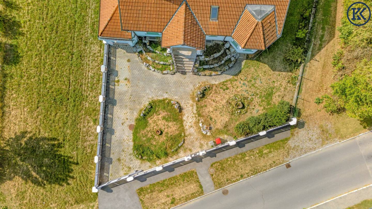 Traumgrundstück auf 2.345 m²: Großzügiges Einfamilienhaus in Neutal mit viel Potenzial und Charakter