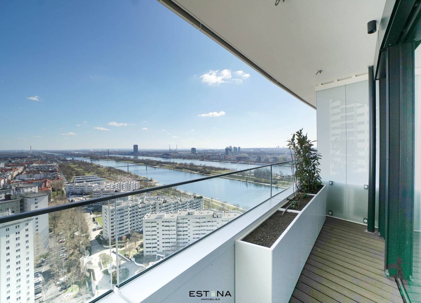Enjoy the wide view from the 22nd floor at Vienna's waterfront with doorman and wellness area