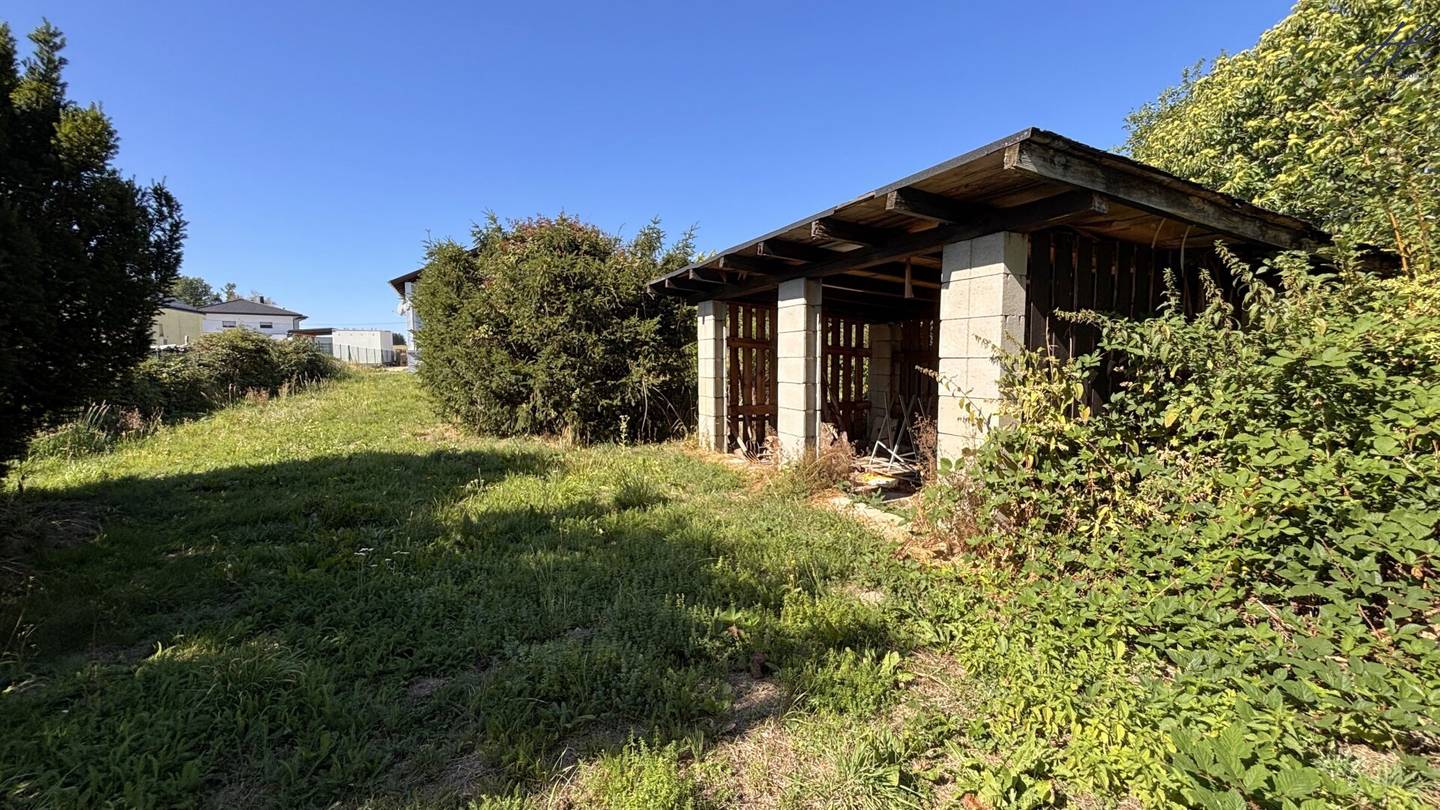 A Piece of Country Love - Living in the Green – Single Family House with 2.967 m² Plot, Forest, Well &amp; Conservatory