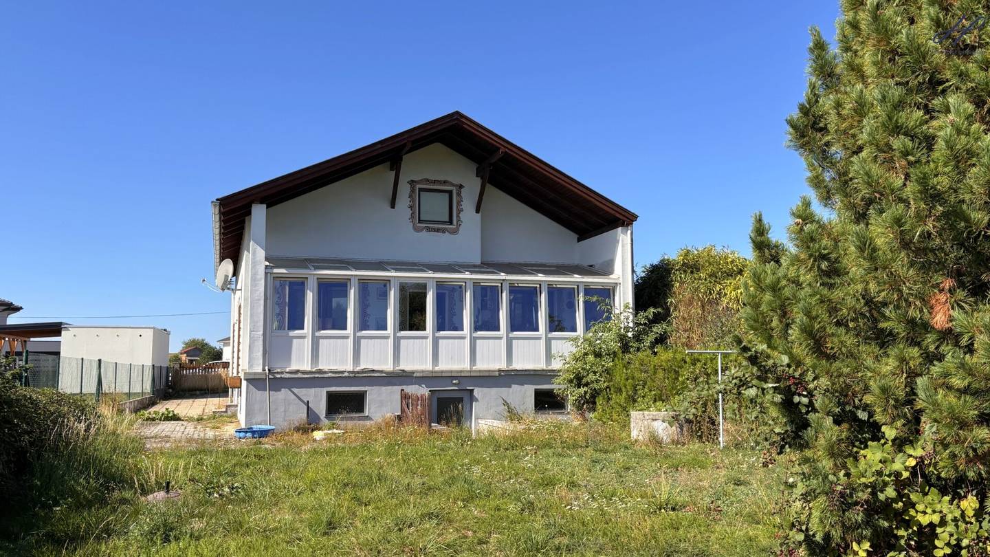 A Piece of Country Love - Living in the Green – Single Family House with 2.967 m² Plot, Forest, Well &amp; Conservatory