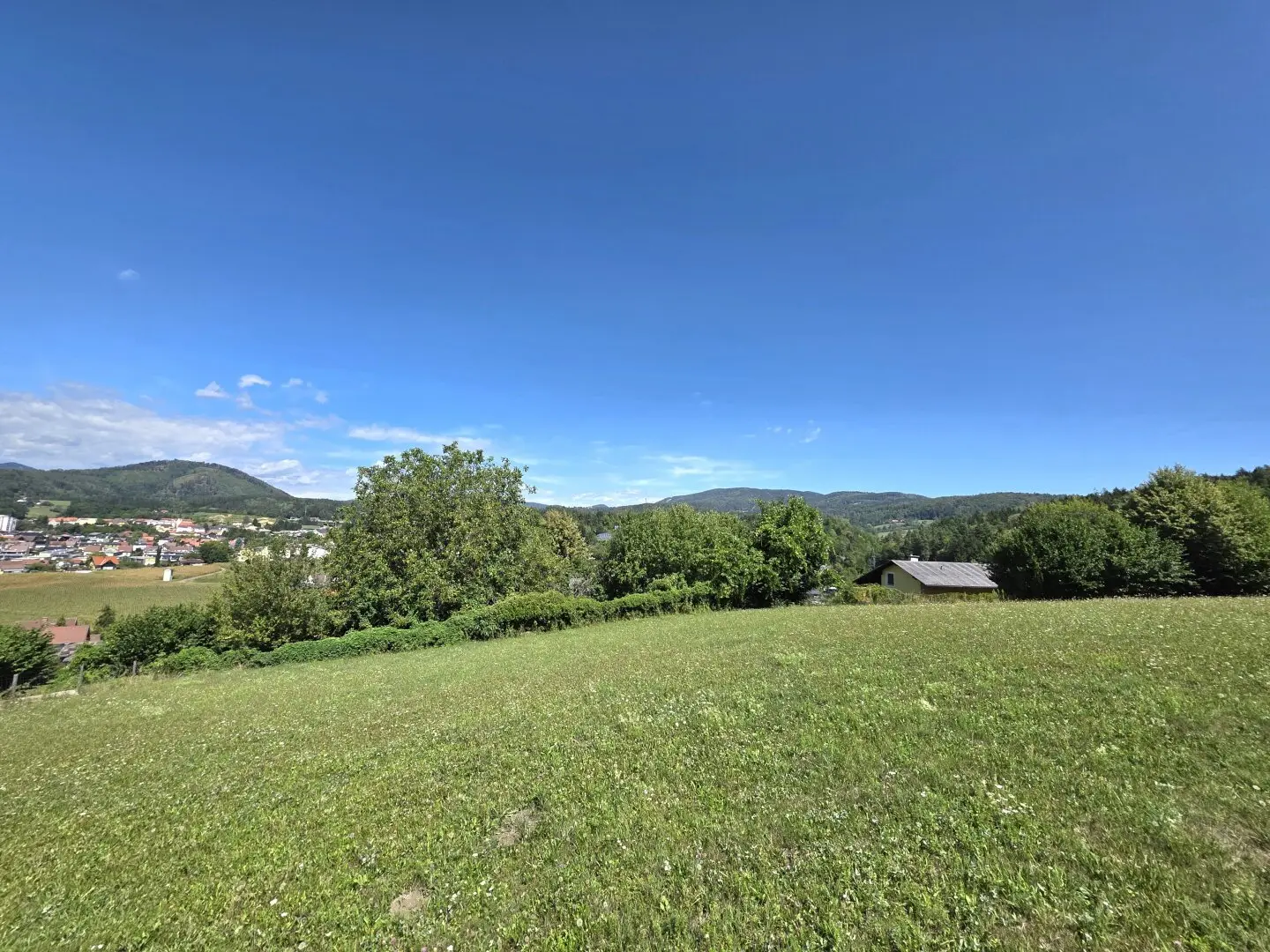Sonnige Baugrundstücke mit Weitblick - Platz für 2 Häuser!