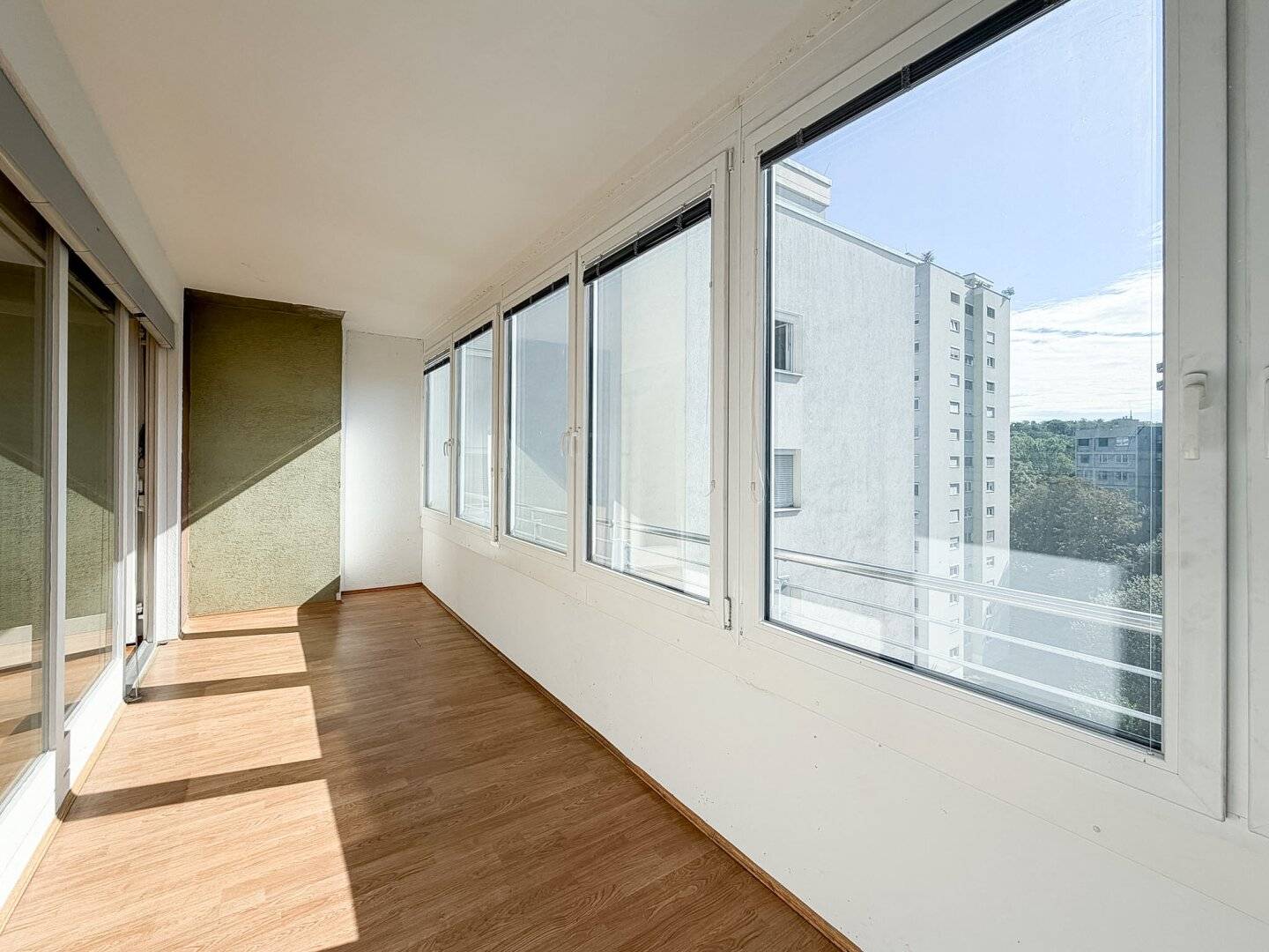 Top opportunity in St. Peter: spacious apartment in need of renovation