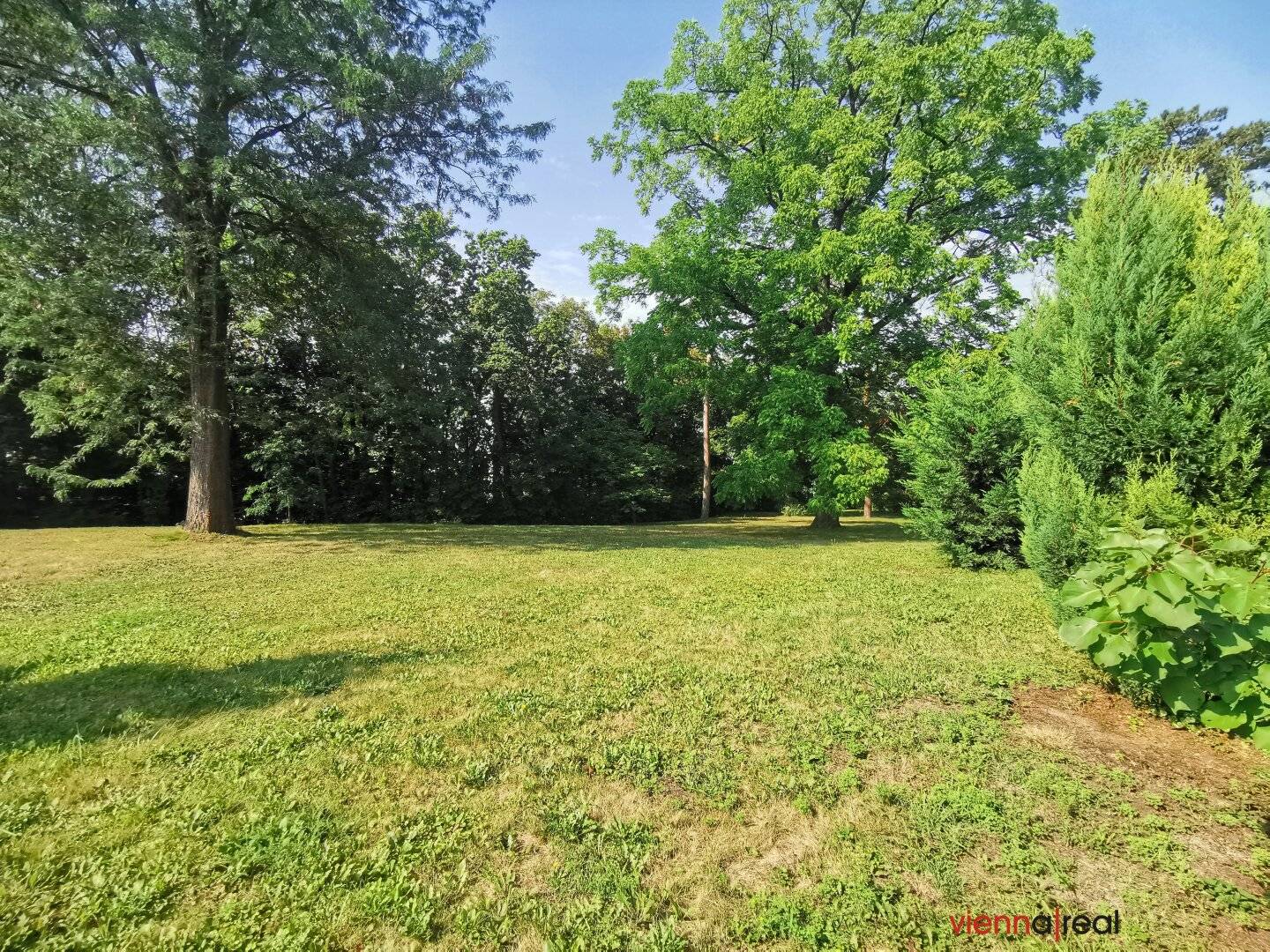 Modern 3-room new-build apartment with balcony, southwest orientation, green view, park-like garden