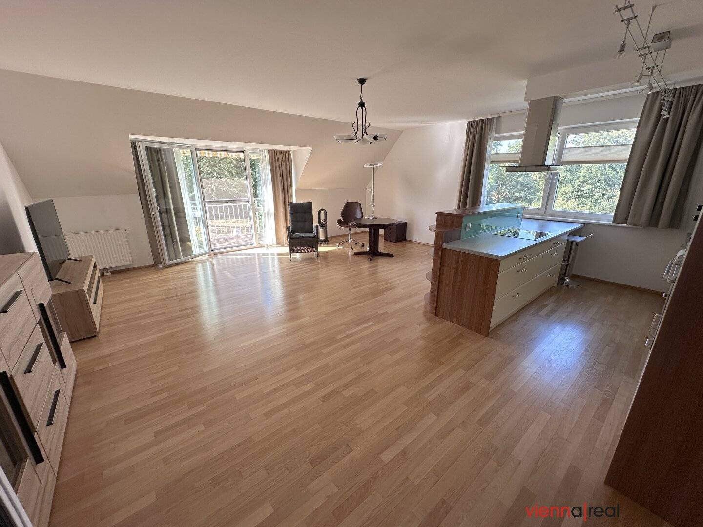 Modern 3-room new-build apartment with balcony, southwest orientation, green view, park-like garden