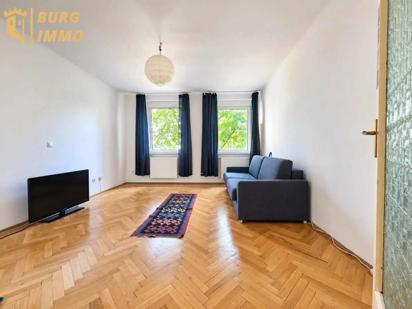 Ideal for study, work and everyday life – spacious 2.5-room apartment with separate living kitchen