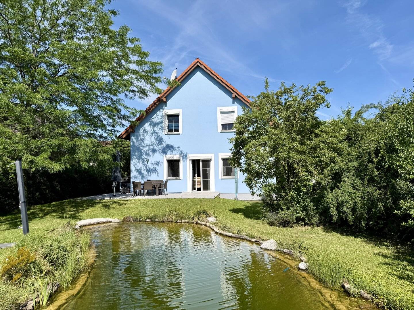 Dream home in the green with natural pool I 5 rooms I terrace I carport