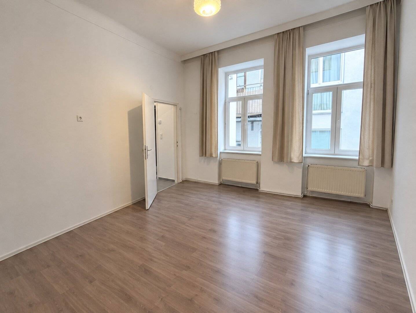 P R E I S H I T - CHARMANTE 2-ZIMMER-ALTBAUWOHNUNG | 2 Zimmer | ca. 36 m² | Komplett saniert