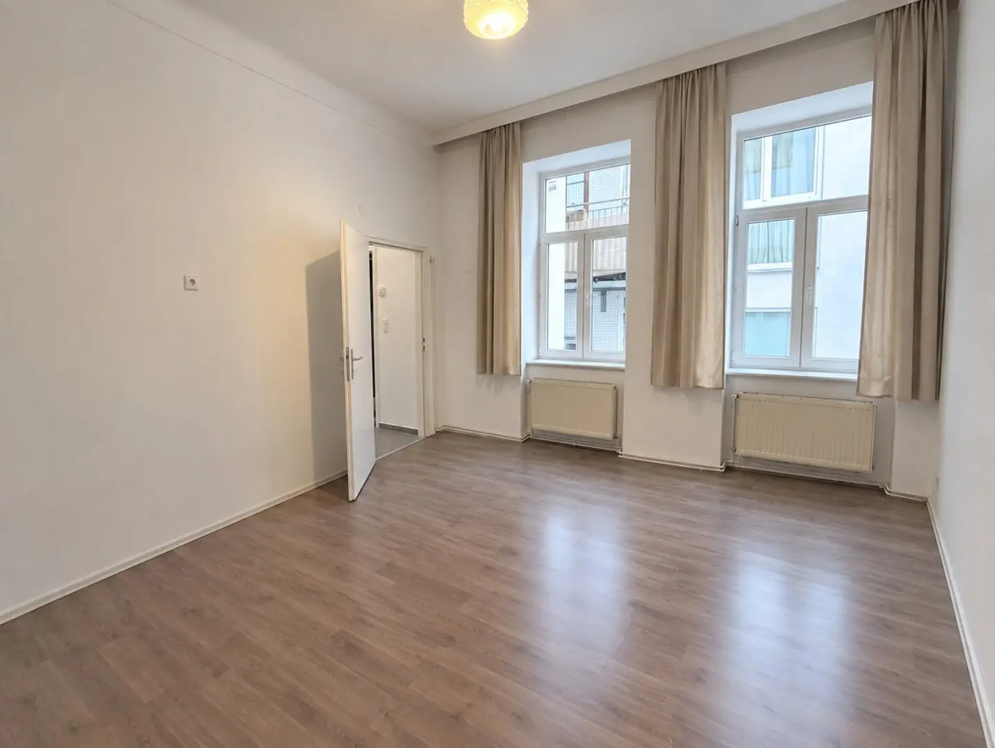 PRICE HIT - CHARMING 2-ROOM OLD BUILDING APARTMENT | 2 rooms | approx. 36 m² | Completely renovated