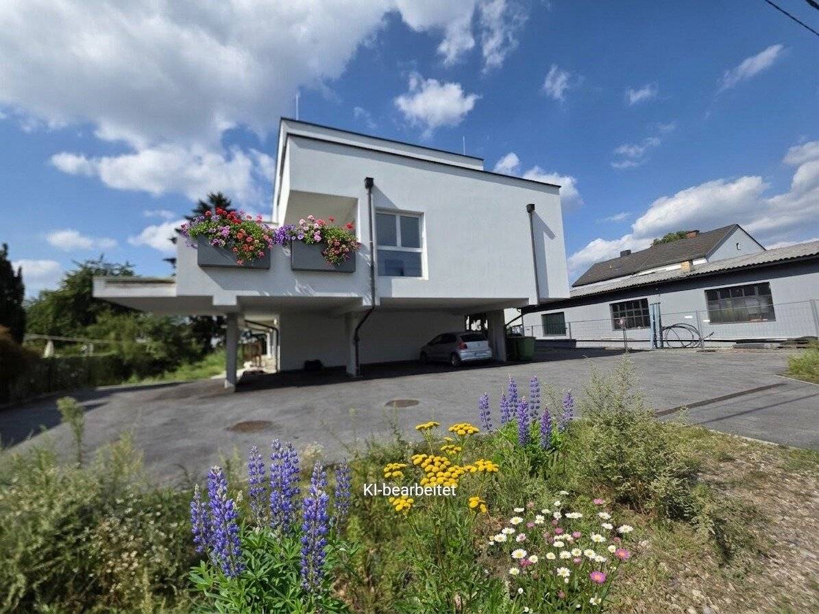 Spacious garden apartment with 95 m² living space and approx. 220 m² outdoor area