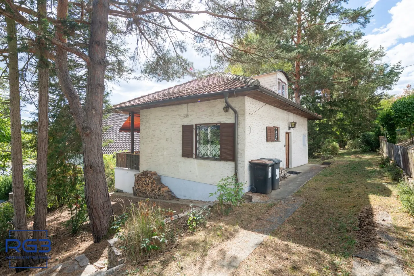 Small house, large plot – 981 m² quiet location in Plank am Kamp