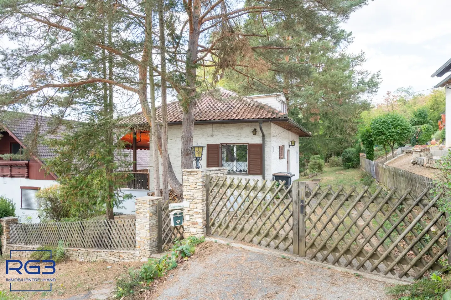 Small house, large plot – 981 m² quiet location in Plank am Kamp