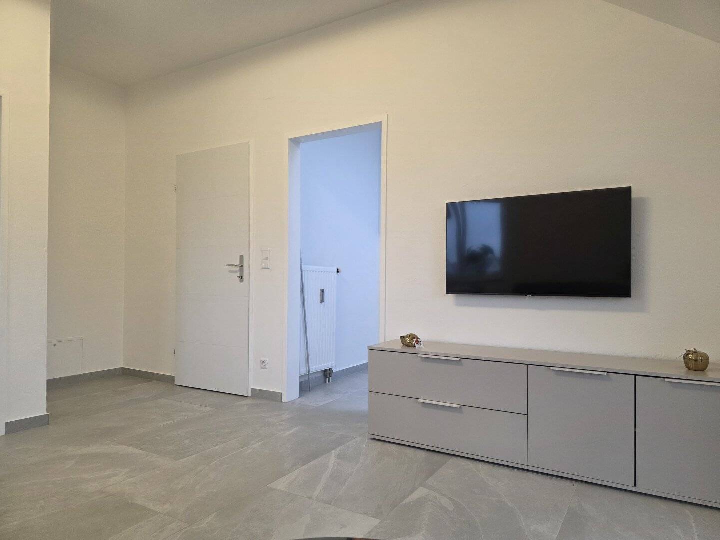Newly renovated beautiful 46.5 m² attic apartment with balcony and carport