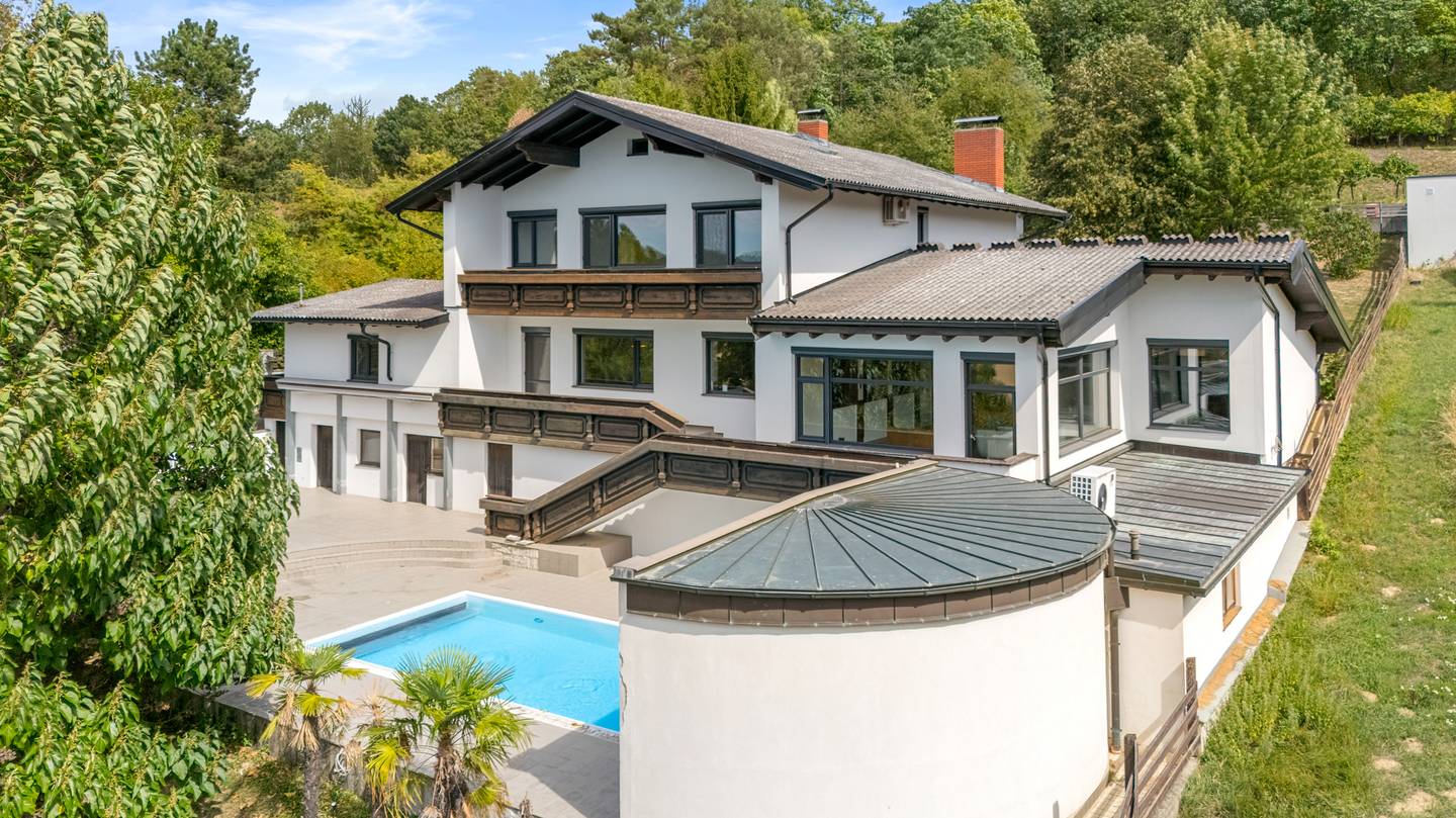 Kernsaniertes Anwesen mit Pool und Weinkeller Familienwohnung