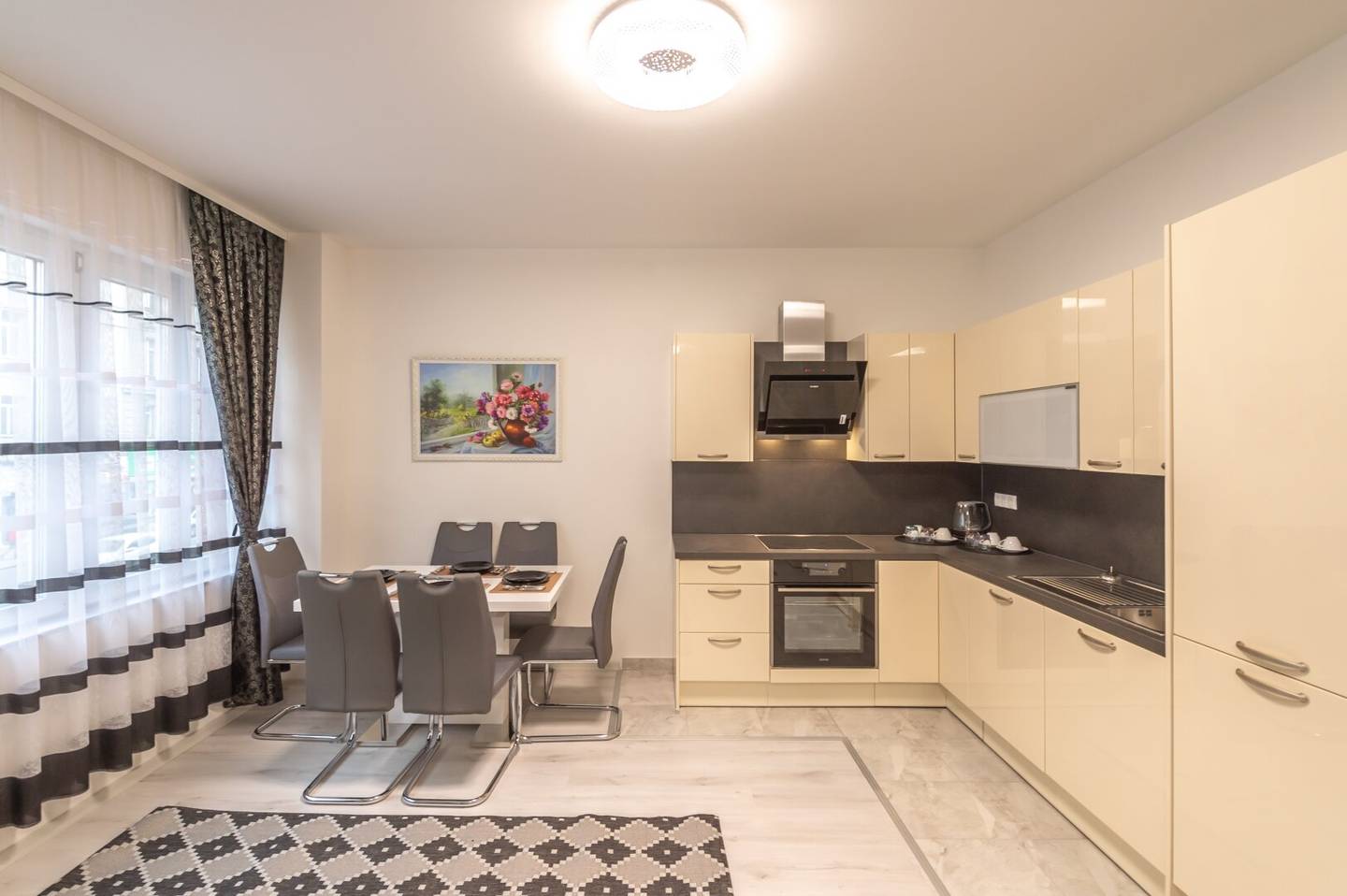 Investor package 1090 Vienna: 6 rented units with commercial space, prime location at Franz-Josefs-Bahnhof