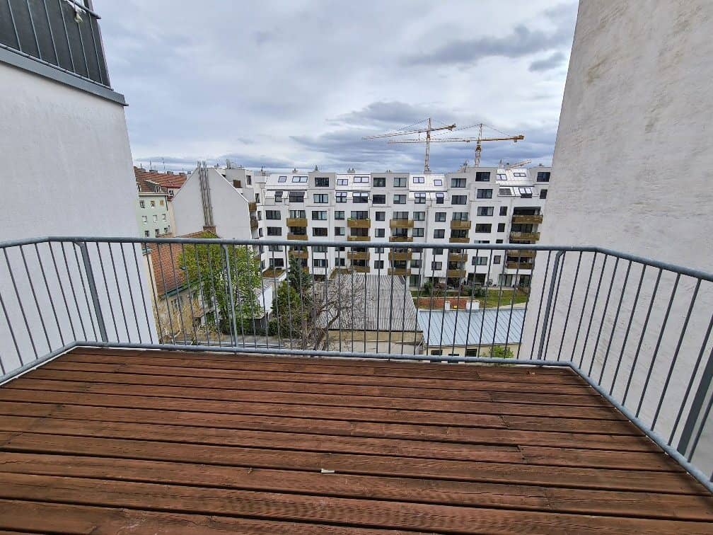 Dachgeschosswohnung with two terraces near Herderpark