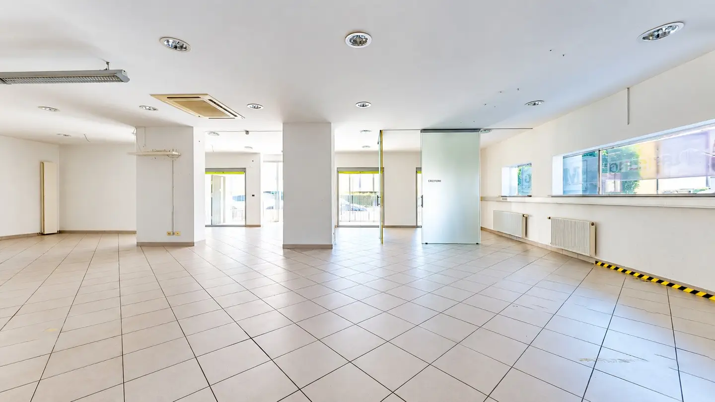 236 m² Retail Premises plus 95 m² Cellar in Waidmannsdorf | Delivery Access &amp; 3D Tour