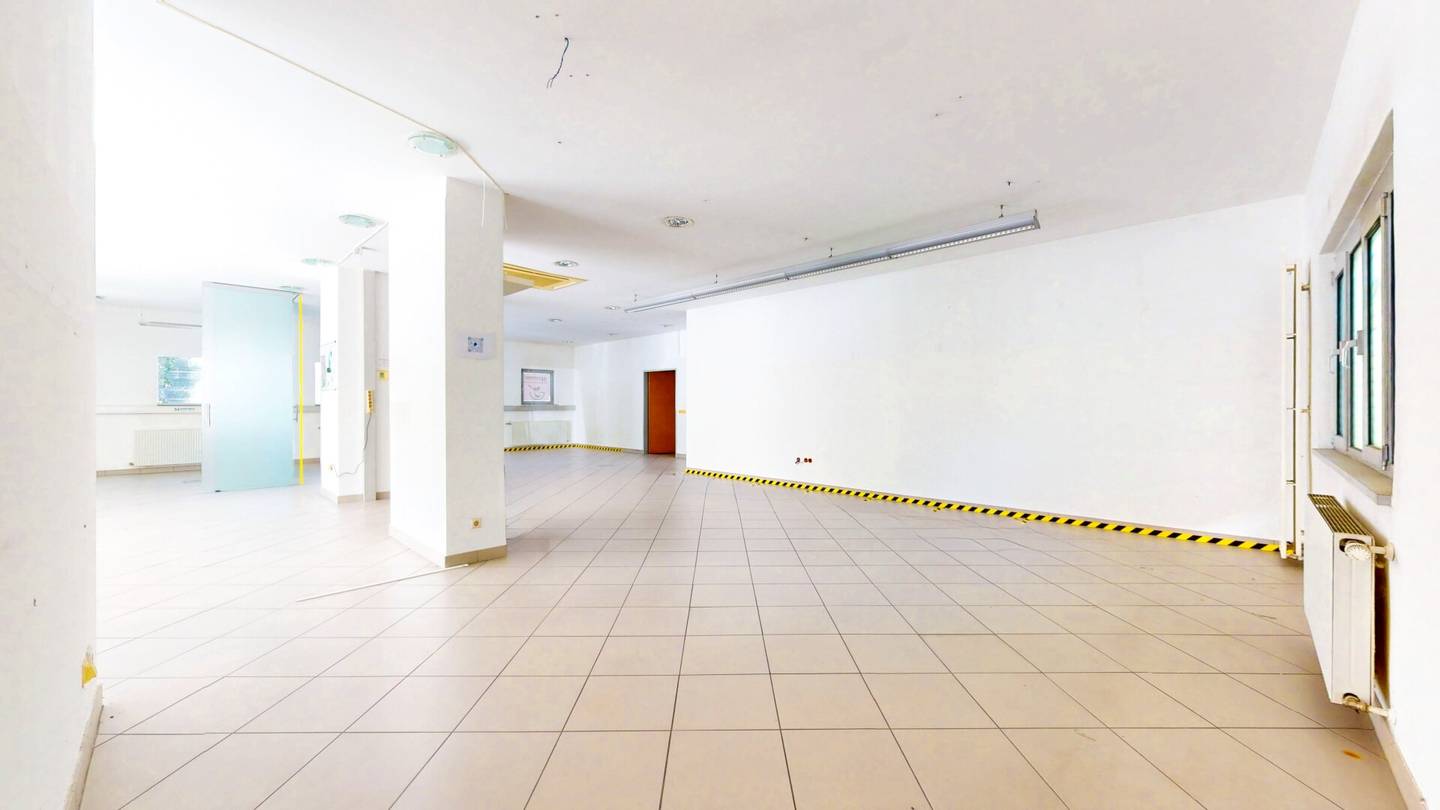 236 m² Geschäftslokal plus 95 m² Keller in Waidmannsdorf | Anlieferung &amp; 3D-Rundgang