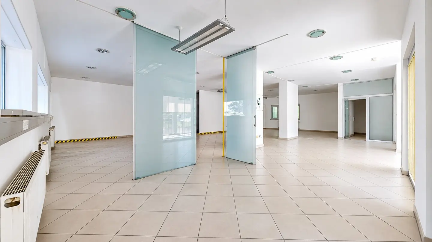 330 m² commercial unit in Klagenfurt-Waidmannsdorf | Shop, showroom or studio